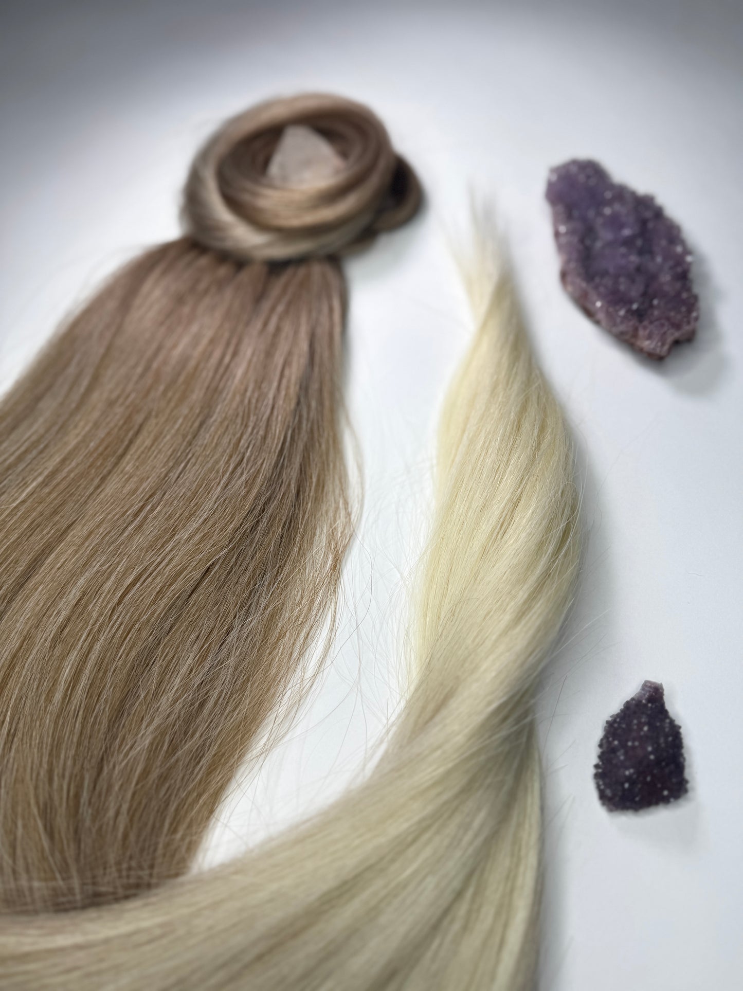 BEIGE ASH BLONDE Ombré 28'' Queen Ponytail