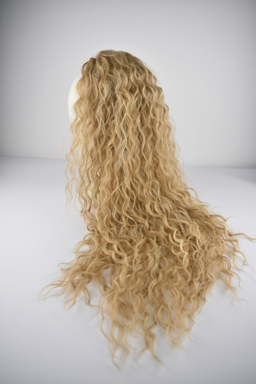 Wavy Ponytail 28" - "Bougie Champagne"