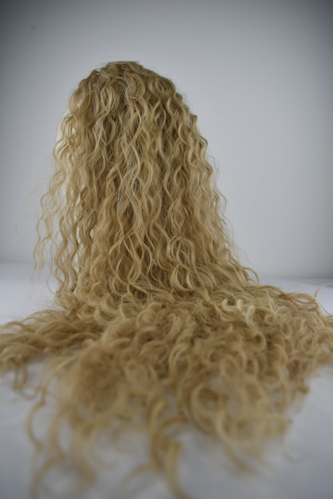 Wavy Ponytail 28" - "Bougie Champagne"