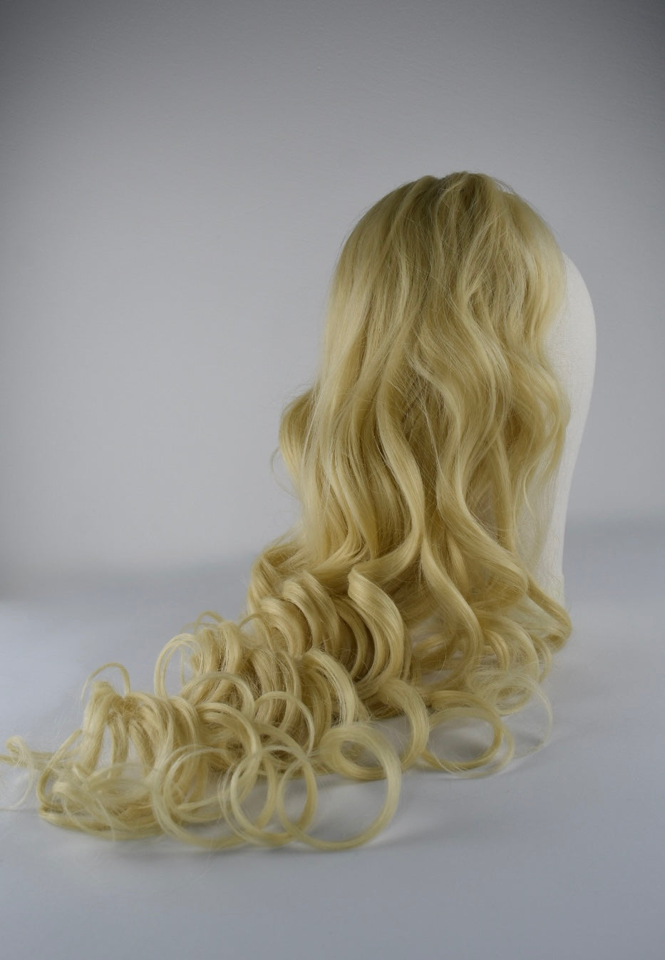 Curly Ponytail 28" - "Hellblond"
