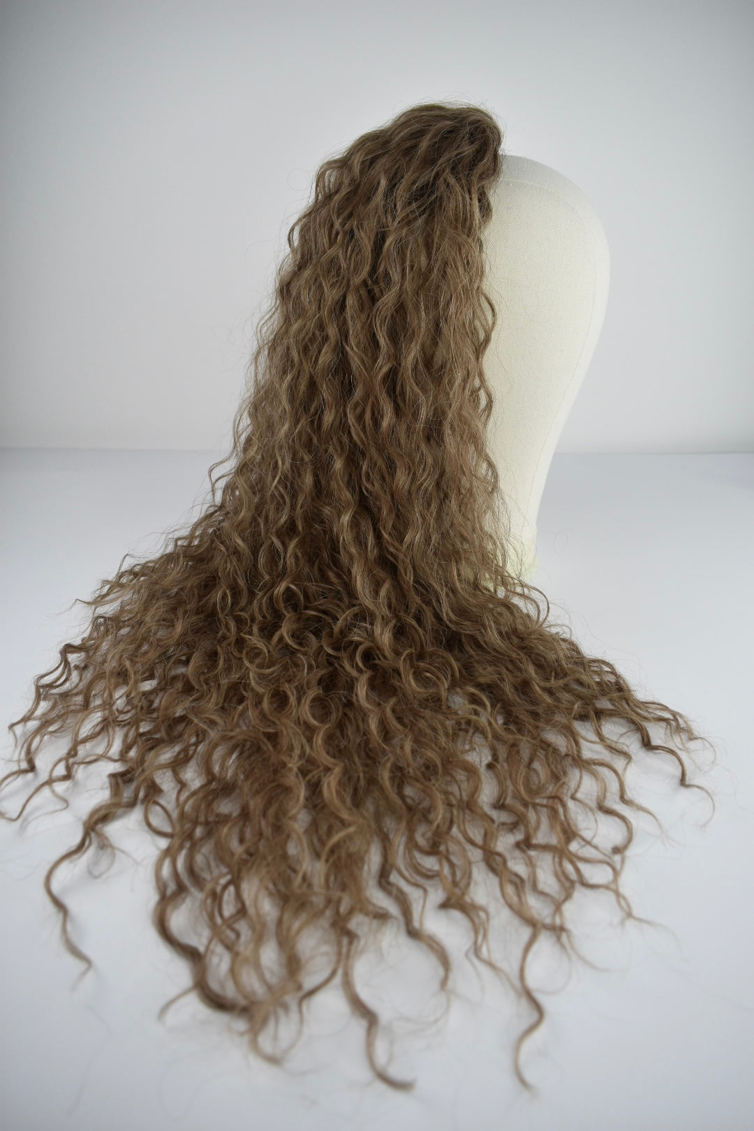 Wavy Ponytail 28" - "Velvet Toffee"