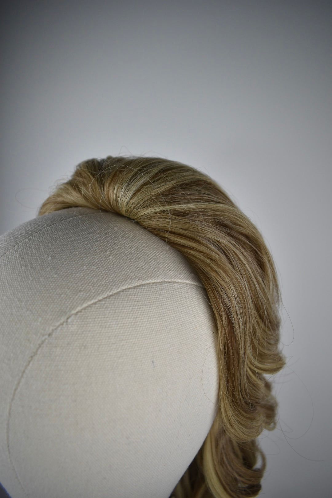 Curly Ponytail 28" - "Buttercream Blonde"