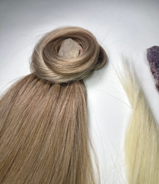 BEIGE ASH BLONDE Ombré 28'' Queen Ponytail