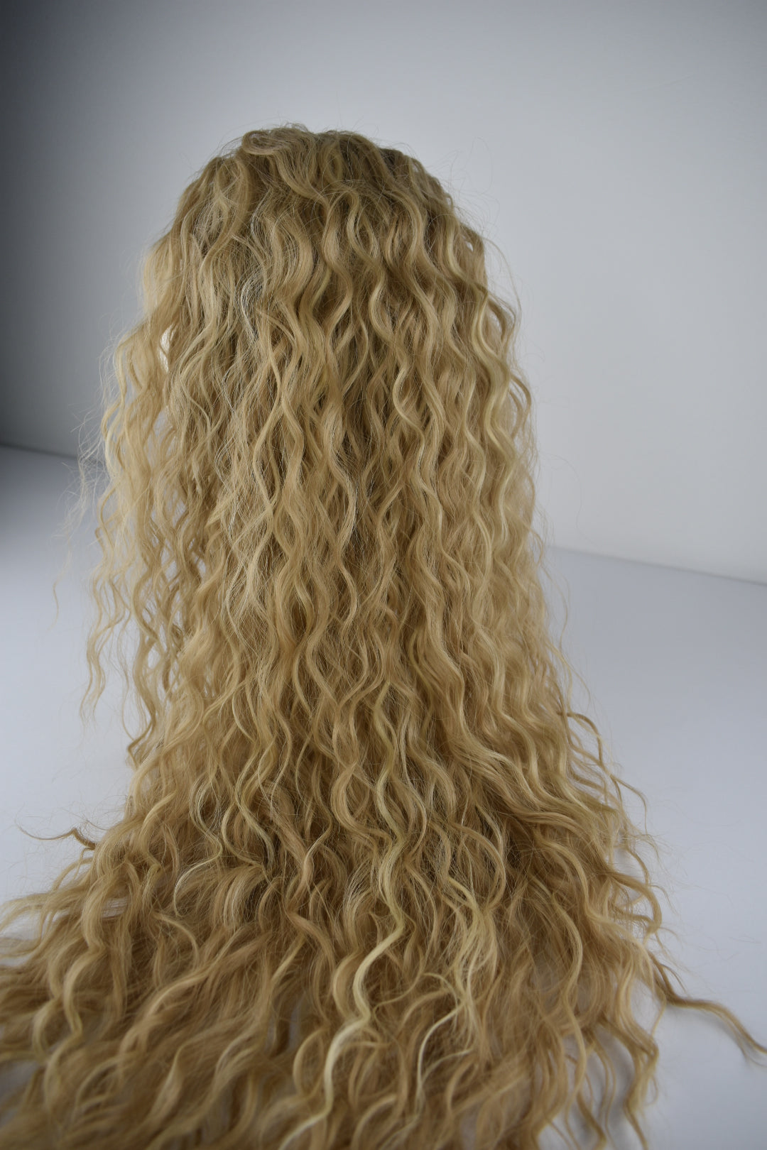 Wavy Ponytail 28" - "Bougie Champagne"
