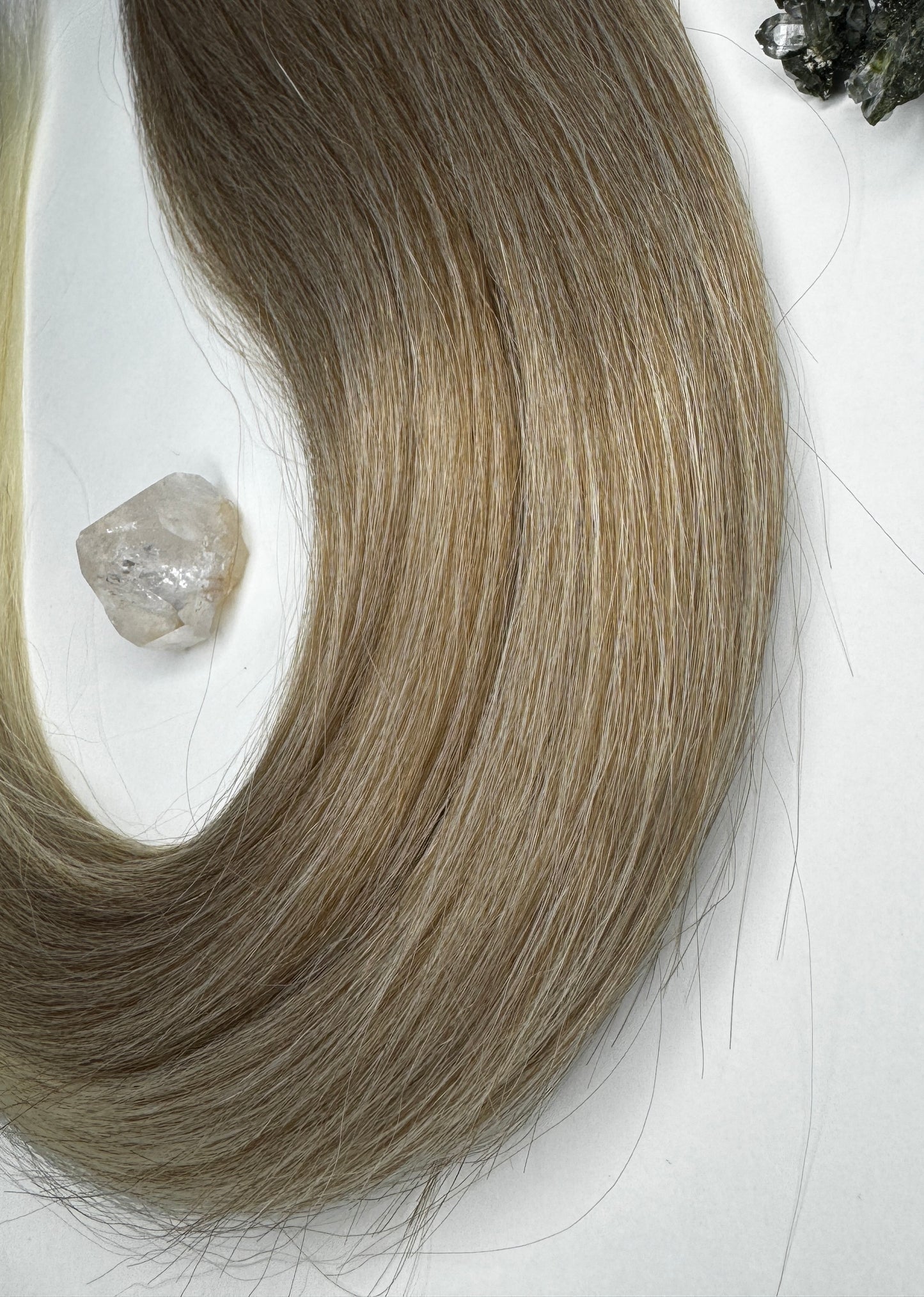 BEIGE ASH BLONDE Ombré 28'' Queen Ponytail