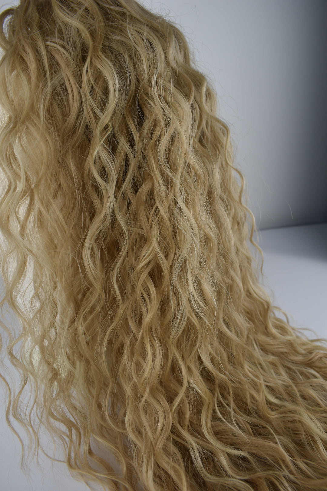 Wavy Ponytail 28" - "Bougie Champagne"