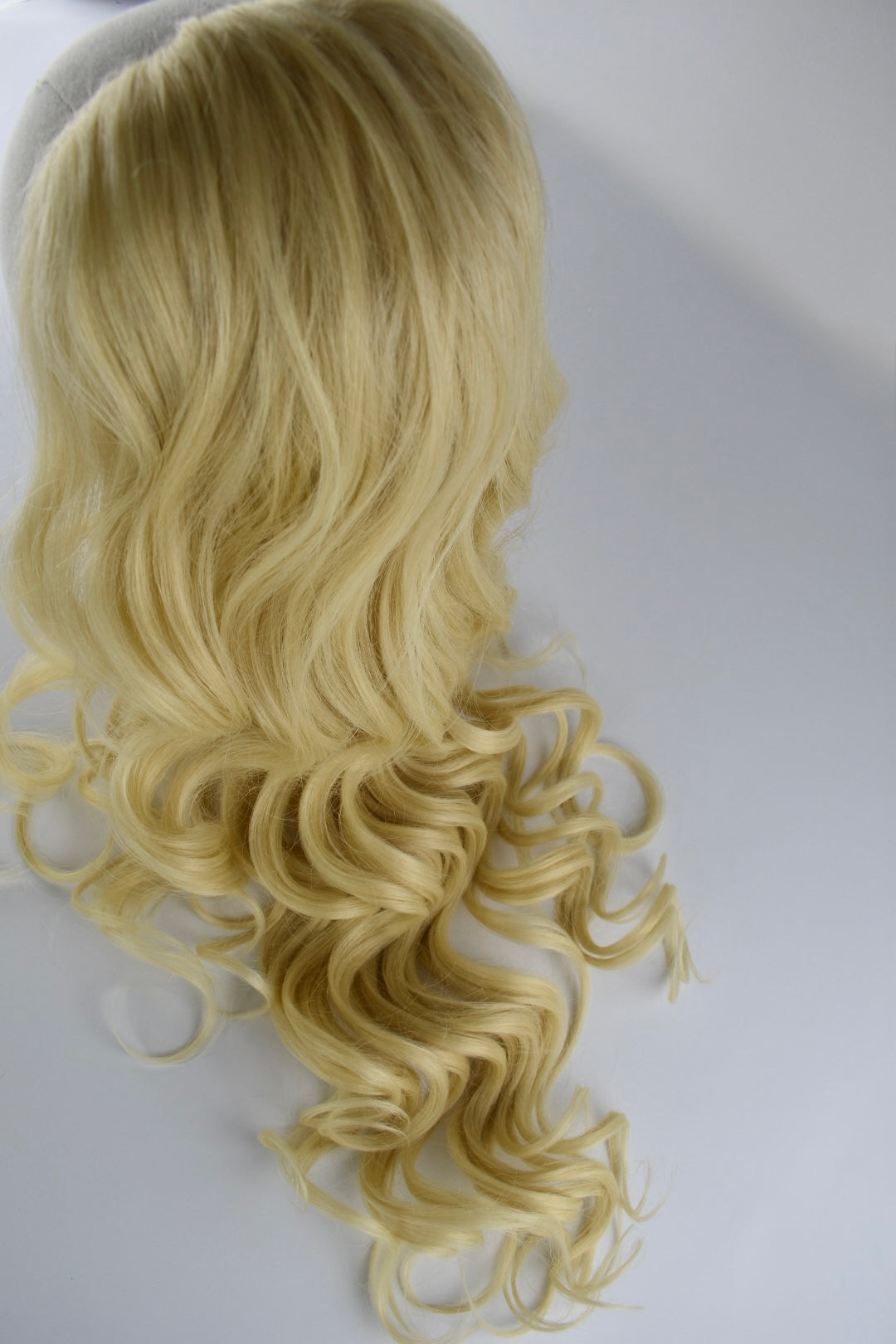 Curly Ponytail 28" - "Hellblond"