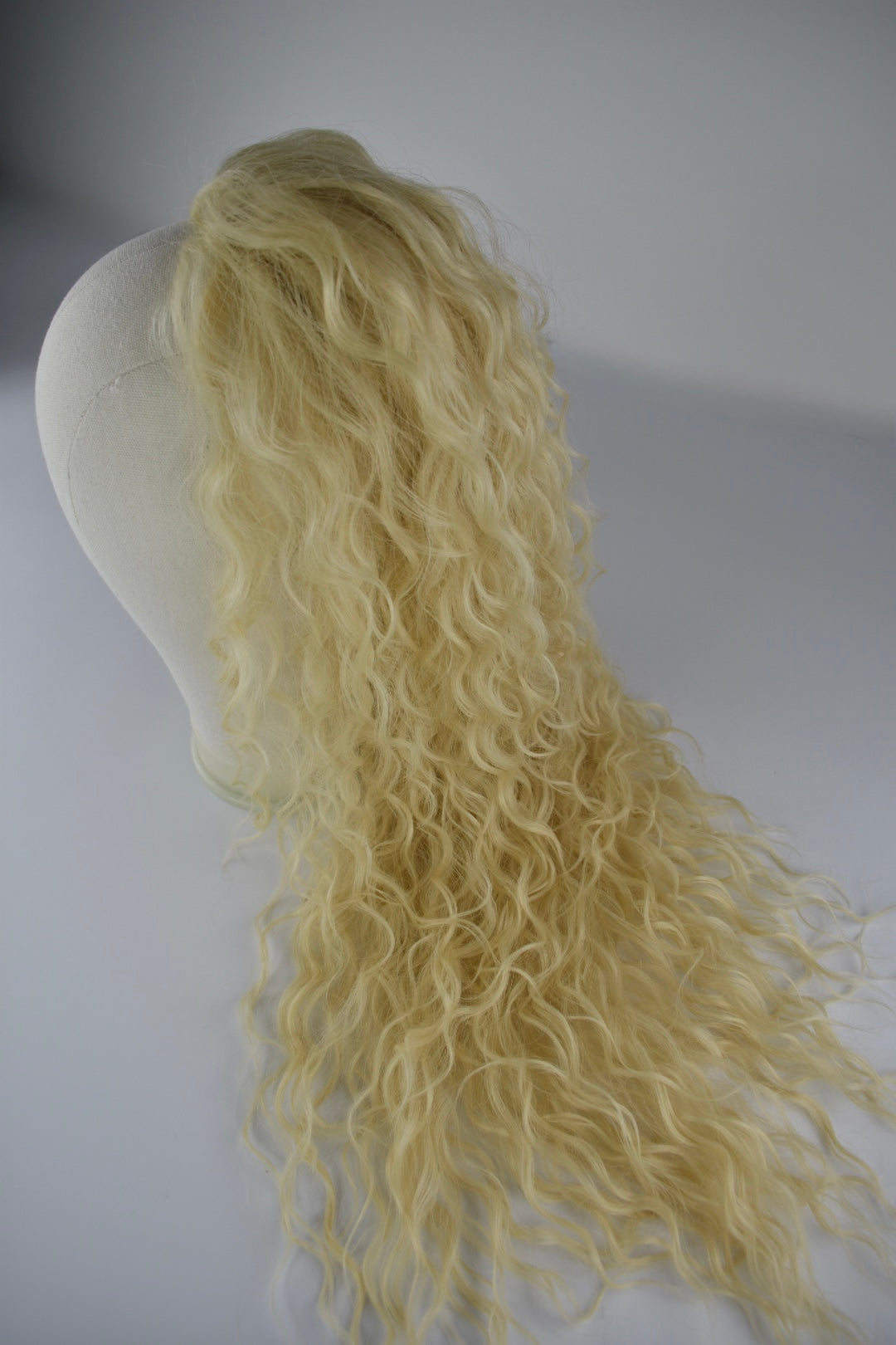 Wavy Ponytail 28" - "Hellblond"