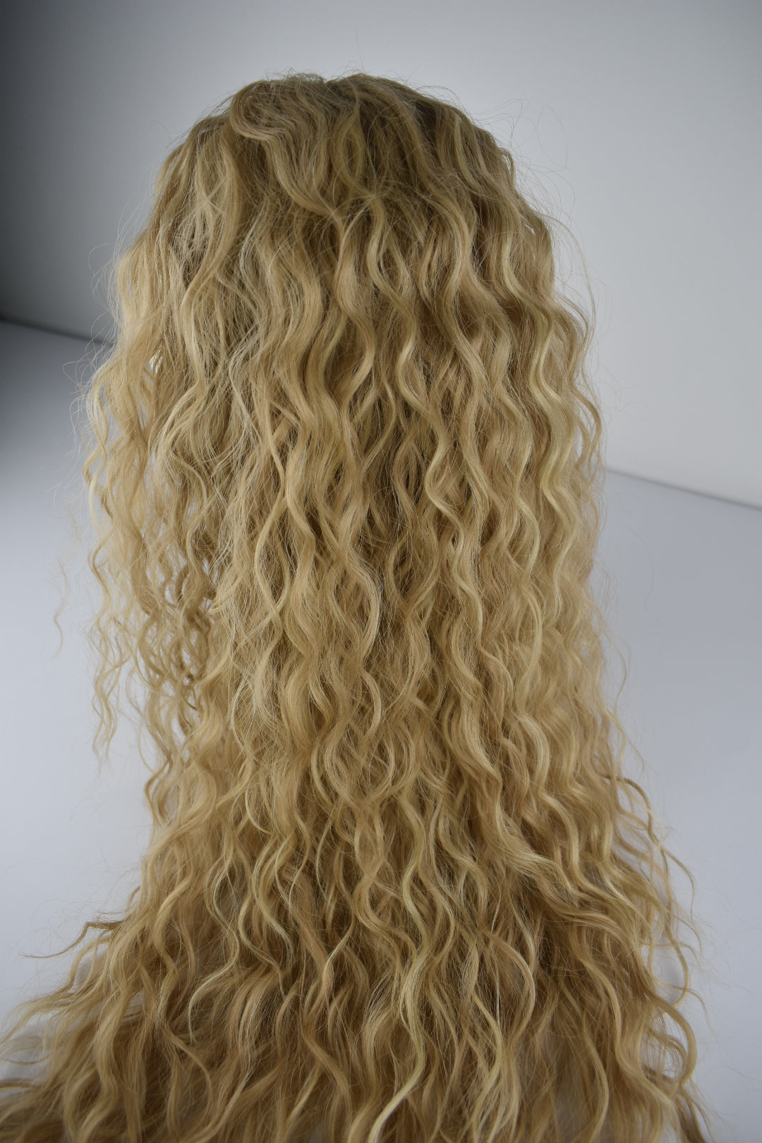 Wavy Ponytail 28" - "Bougie Champagne"