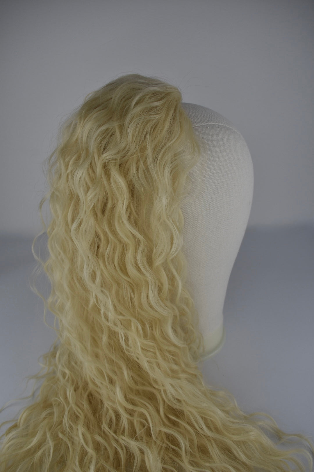 Wavy Ponytail 28" - "Hellblond"