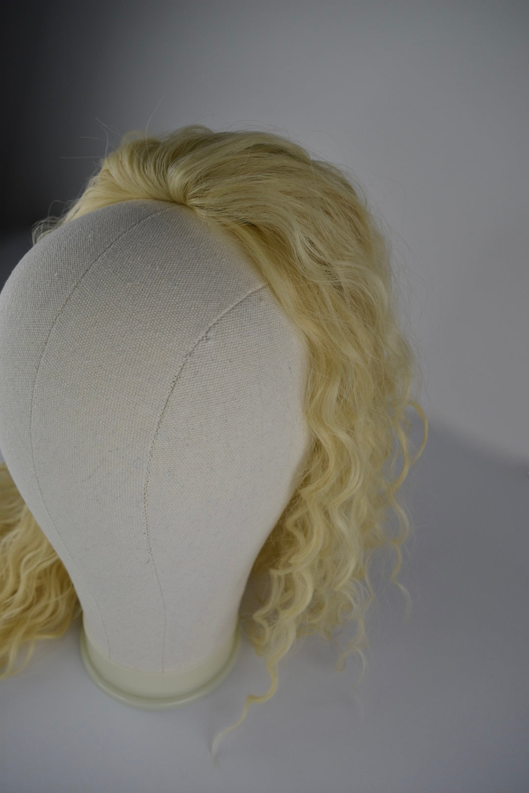 Wavy Ponytail 28" - "Hellblond"