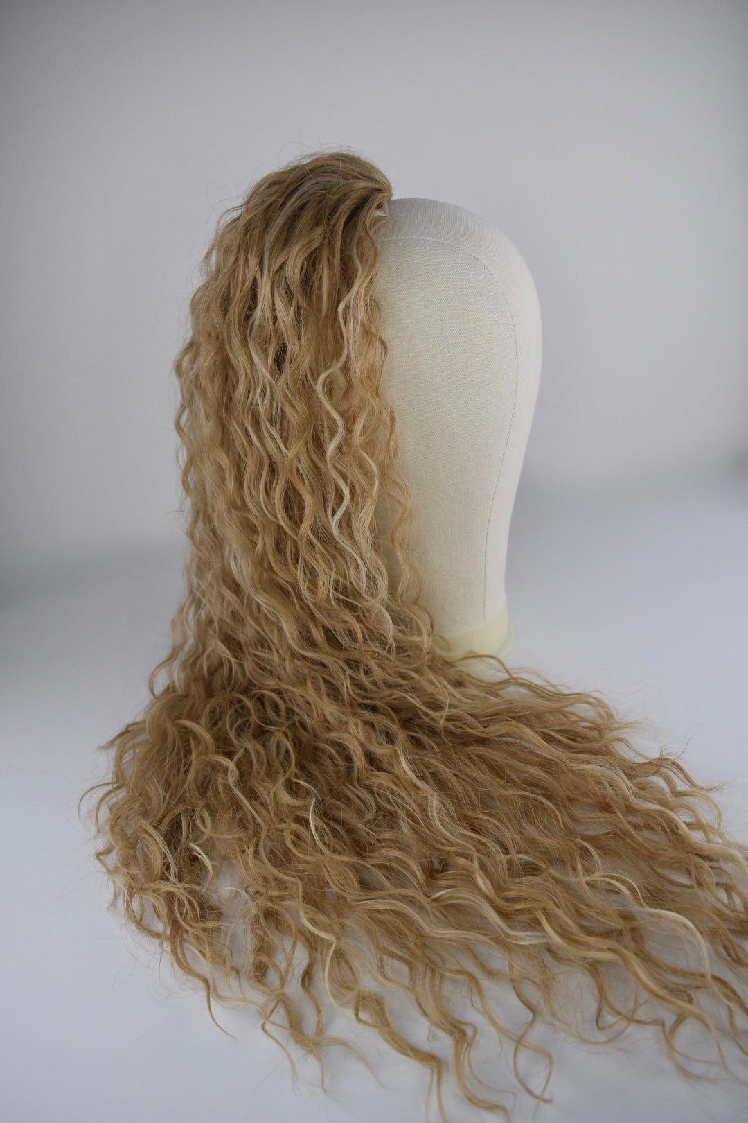 Wavy Ponytail 28" - "Caramel Glow"