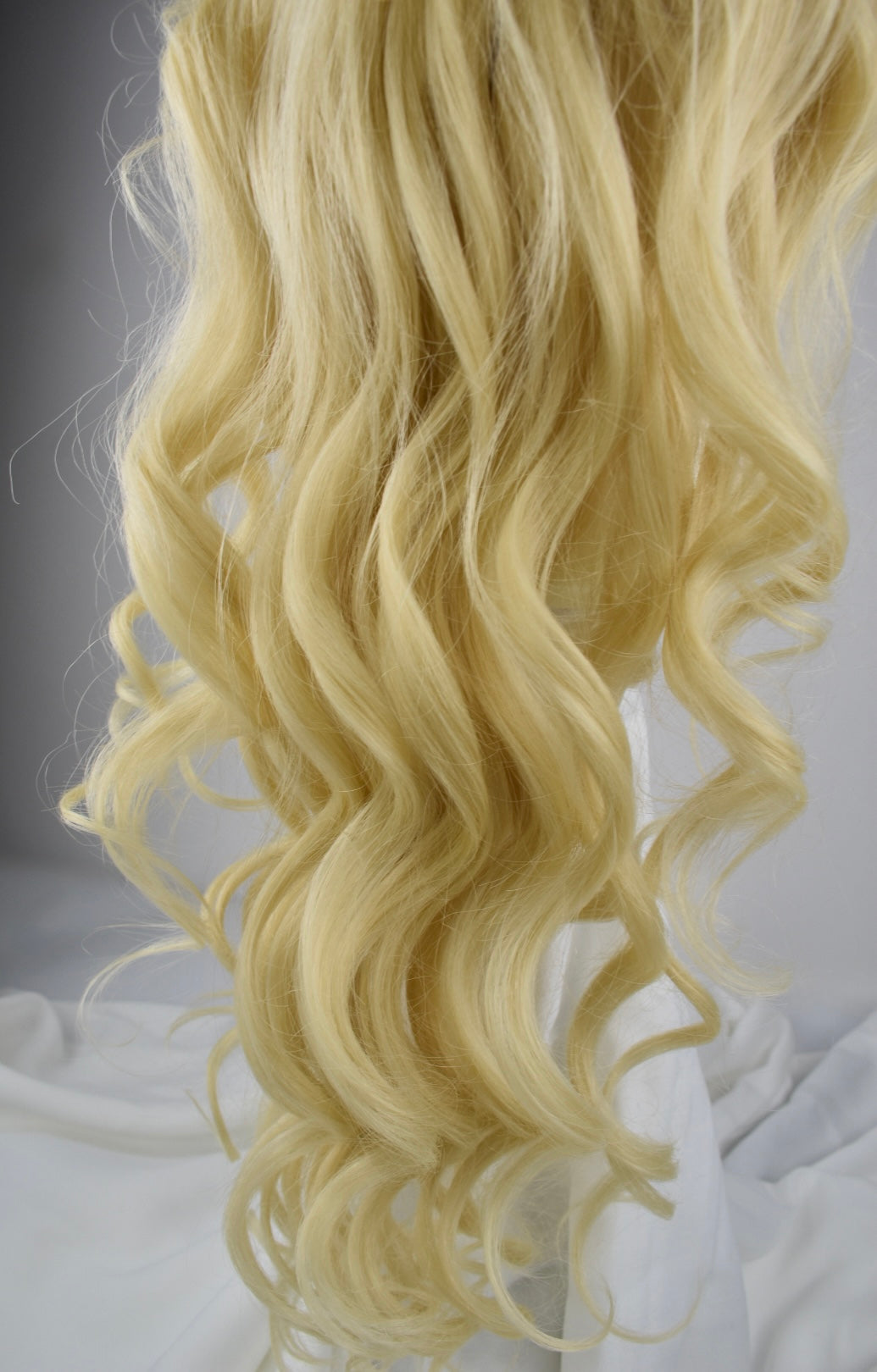 Curly Ponytail 28" - "Hellblond"
